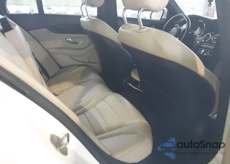 2019 Mercedes-Benz C 300 z USA, uszkodzony, nr VIN 55SWF8DB3KU293995